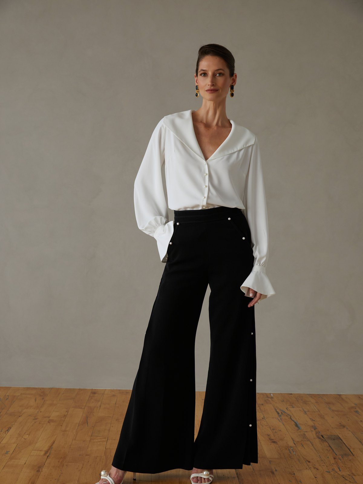 Valora blouse in ivory, wide structured collar